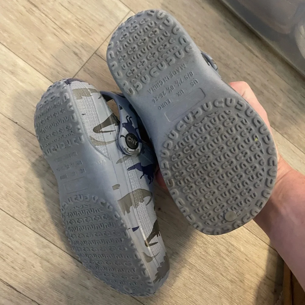 Kids Dinosaur Clogs blue Gray crocs fleeced sz 8/9